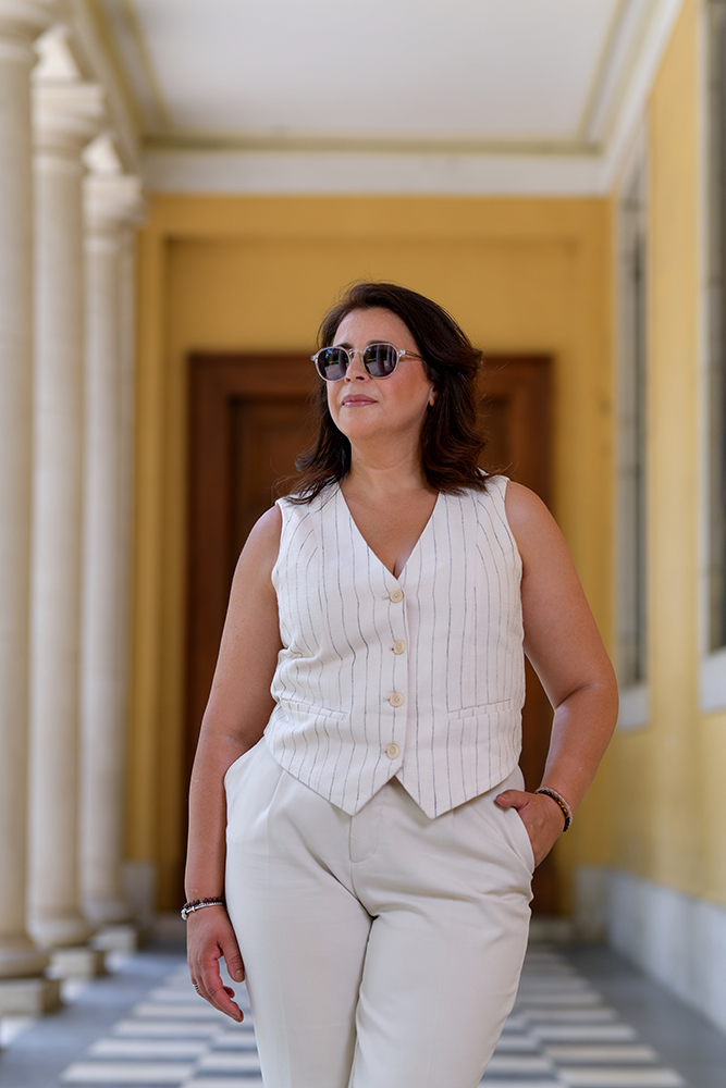 Photo de mode mannequin senior femme pour bookphoto et book photo, photo prise par alexandre escudero photographe grenoble