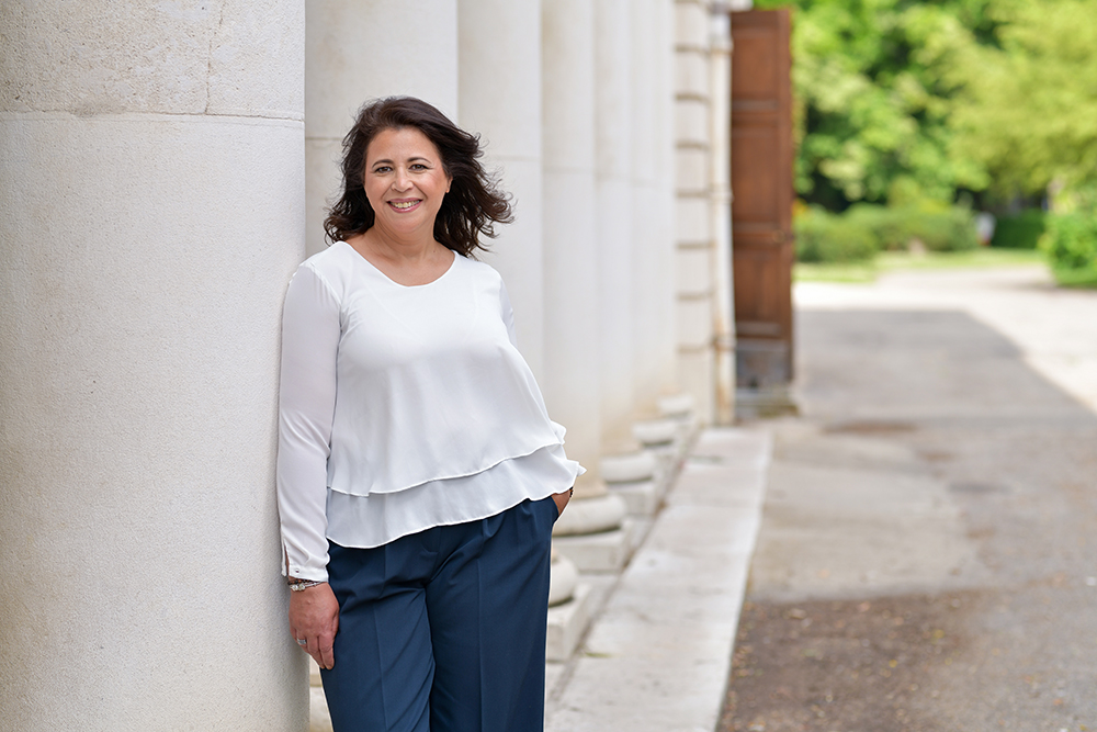 Photo de mode mannequin senior femme pour bookphoto et book photo, photo prise par alexandre escudero photographe grenoble